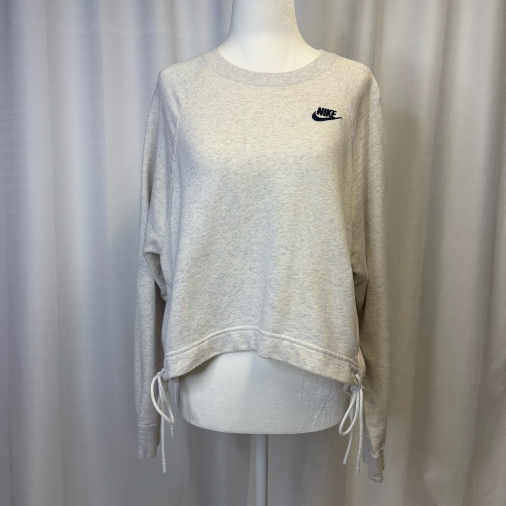 Nike Women's Crop Sweatshirt. Size Medium